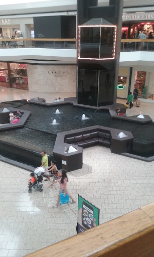 Shopping Mall «Lakeside Mall», reviews and photos, 14000 Lakeside Cir, Sterling Heights, MI 48313, USA