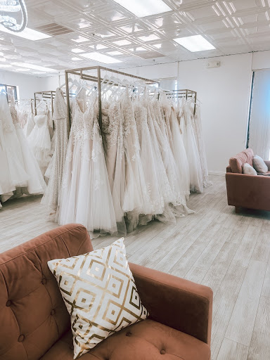 Bridal Shop «Strut Bridal Salon - Sizes 12+», reviews and photos, 226 W Southern Ave, Tempe, AZ 85282, USA