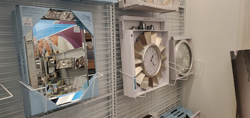 Clothing Store «Ross Dress for Less», reviews and photos, 909 N Landing Way, Renton, WA 98057, USA