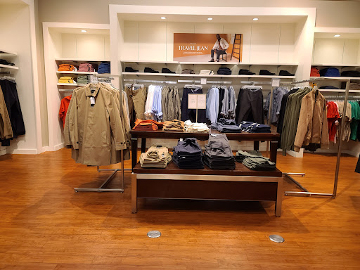 Clothing Store «Banana Republic Factory Store», reviews and photos, 407 N Alafaya Trail, Orlando, FL 32828, USA