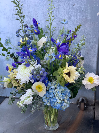 Florist «Petals & Vines», reviews and photos, 410 Main St E, Monmouth, OR 97361, USA