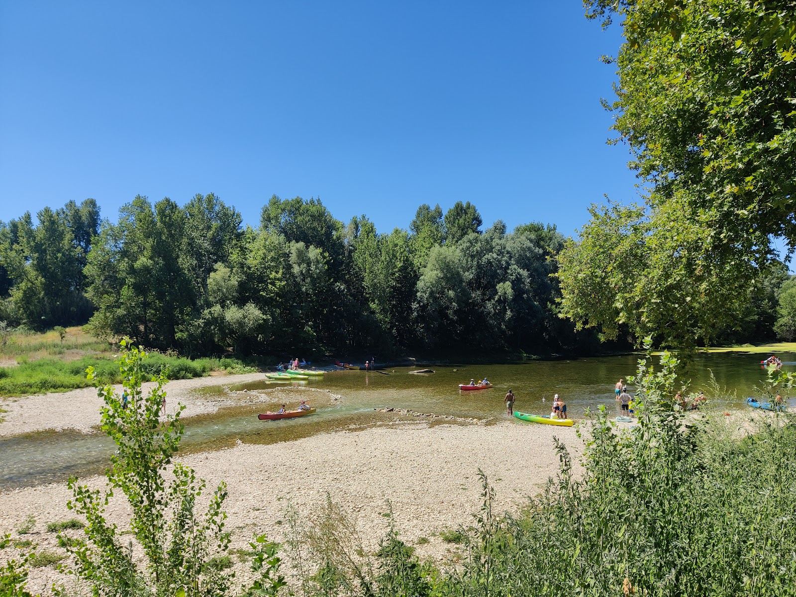 Foto von Plage Clicochic Gorges du Gardon mit geräumige küstenlinie