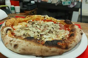 Pizza Roberto image