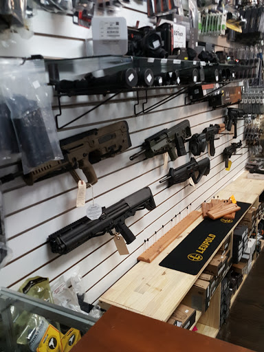 Gun Shop «Gotta Have Guns», reviews and photos, 133 E US Hwy 80 Suite B, Forney, TX 75126, USA