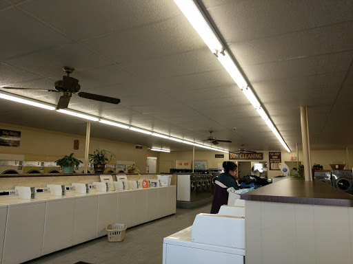 Laundromat «Queens Laundromat», reviews and photos, 2611 W Moholt Dr, Eau Claire, WI 54703, USA