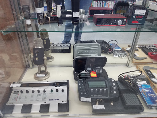 Pawn Shop «Silver Lining Jewelry & Loan», reviews and photos, 2122 NE Sandy Blvd, Portland, OR 97232, USA