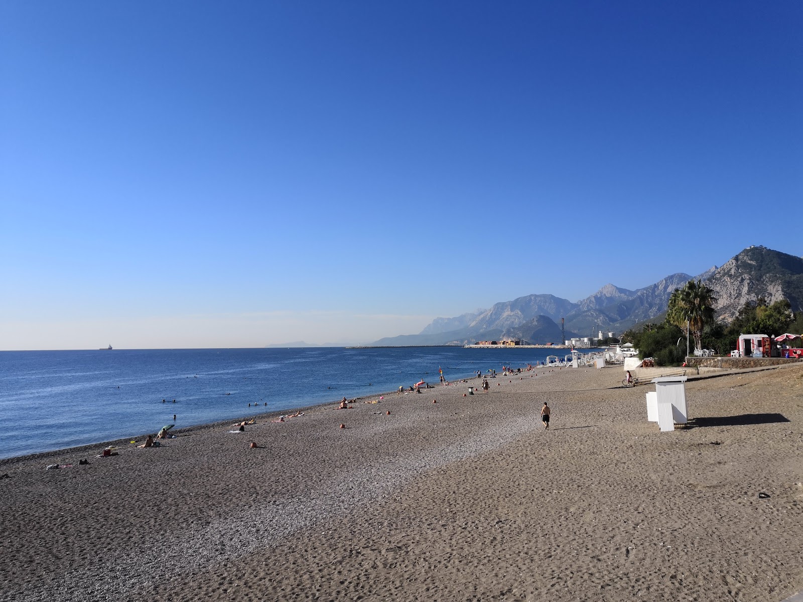 Foto von Baki Beach mit feiner heller kies Oberfläche