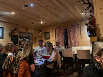 Atmosphère du Restaurant français Restaurant le Petit Chamois à Isola - n°2