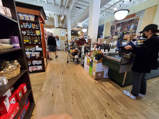 Grocery Store «Roberts Market & Liquor», reviews and photos, 3015 Woodside Rd, Redwood City, CA 94062, USA