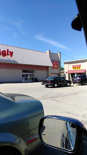 Grocery Store «Piggly Wiggly», reviews and photos, 2215 80th St, Kenosha, WI 53143, USA