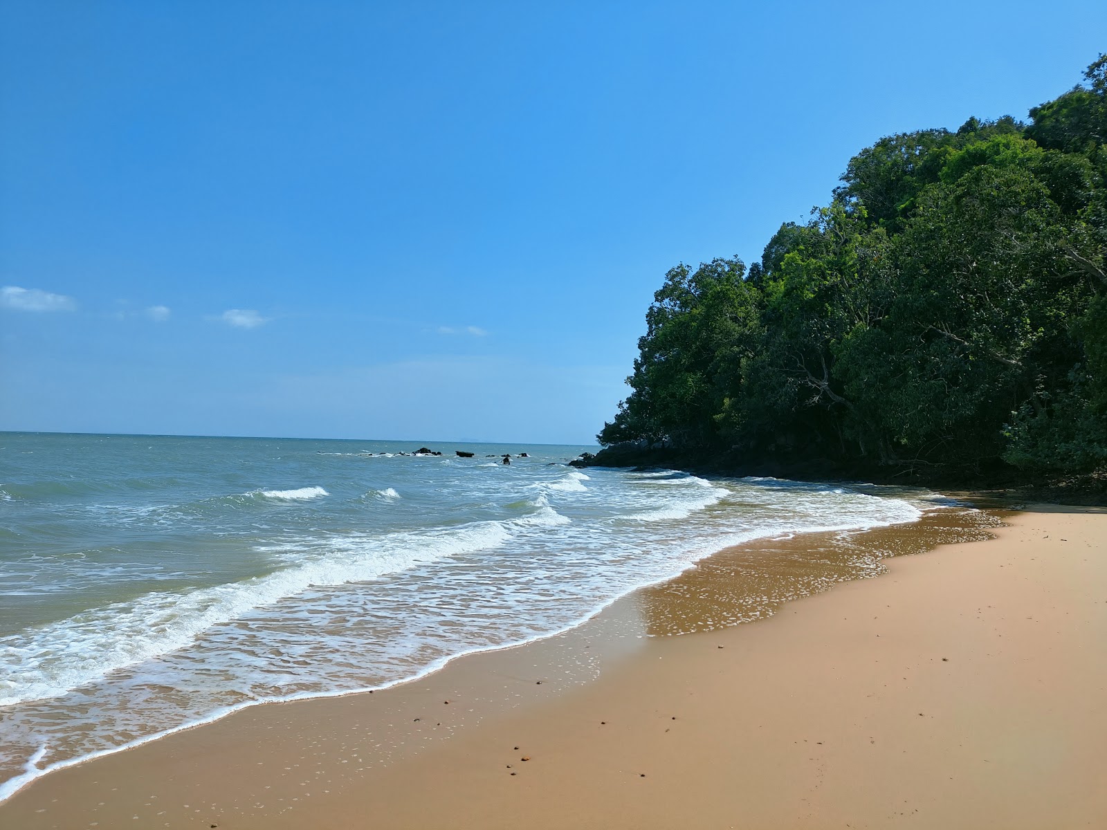 Foto von Nok Ok Cape Beach mit brauner sand Oberfläche