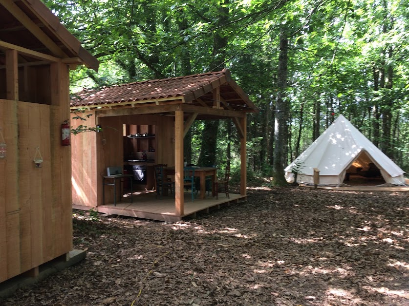 Camping Holiday Hub à Miallet (Dordogne 24)