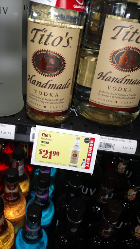 Liquor Store «Grand Liquors», reviews and photos, 1328 Grand Ave, Waukegan, IL 60085, USA