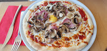 Pizza du Restaurant La Marina à Port-en-Bessin-Huppain - n°8