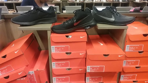 Shoe Store «DSW Designer Shoe Warehouse», reviews and photos, 346 Newnan Crossing Bypass, Newnan, GA 30265, USA