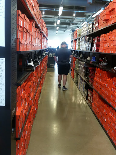 Sportswear Store «Nike Factory Store», reviews and photos, 6800 Oxon Hill Rd #500, Oxon Hill, MD 20745, USA