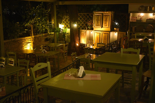 Επί τω Λαϊκώτερον - Μεζεδοπωλεία Αθηνα εστιατόρια ταβέρνες Αθήνα ζωντανη μουσικη Εξωτερικος χωρος