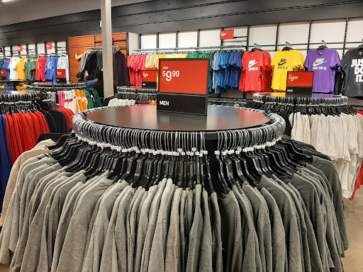 Clothing Store «Nike Factory Store», reviews and photos, 1101 Outlet Collection Way, Auburn, WA 98001, USA