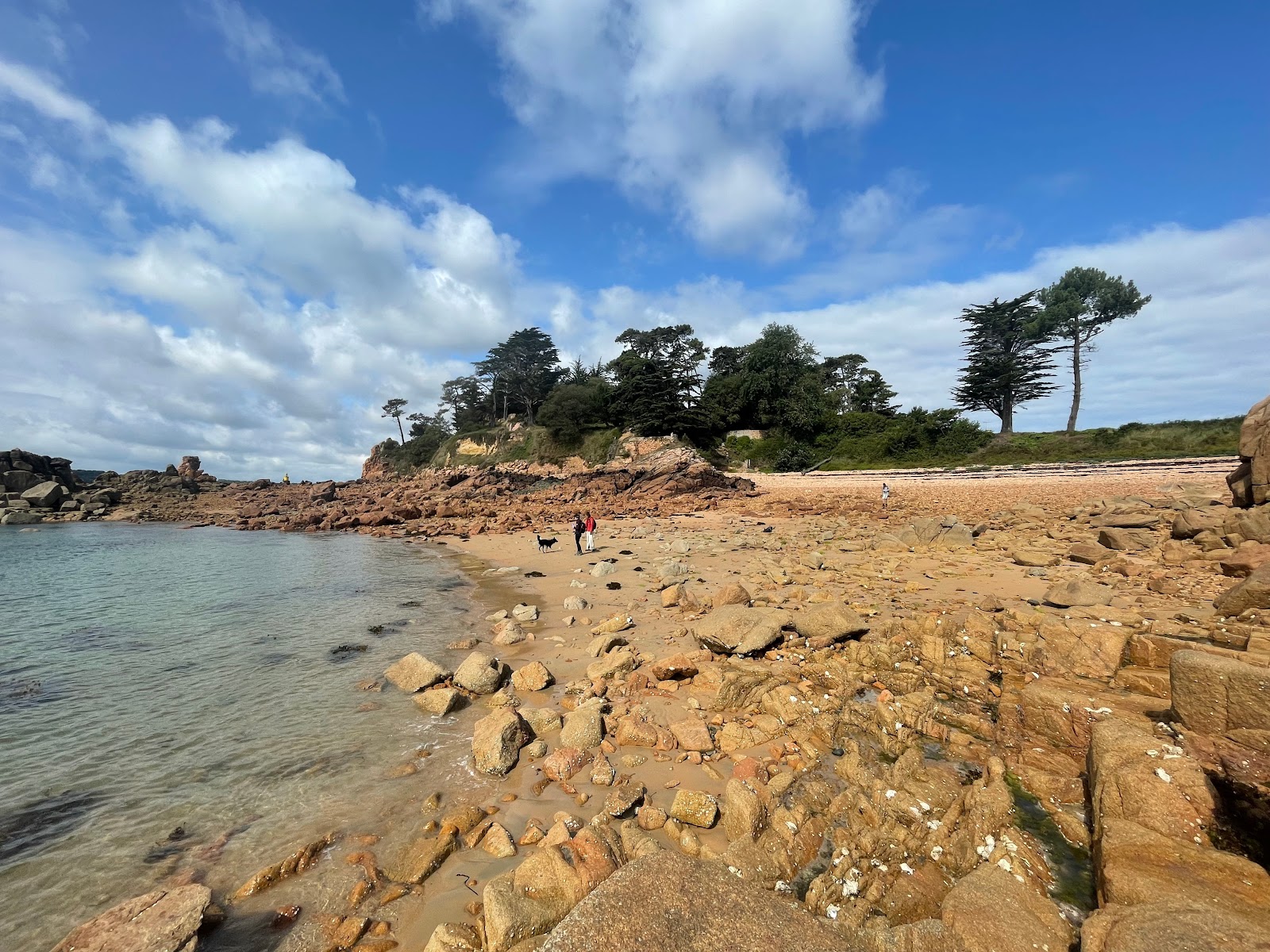 Plage Du Guerzido'in fotoğrafı dağlarla çevrili
