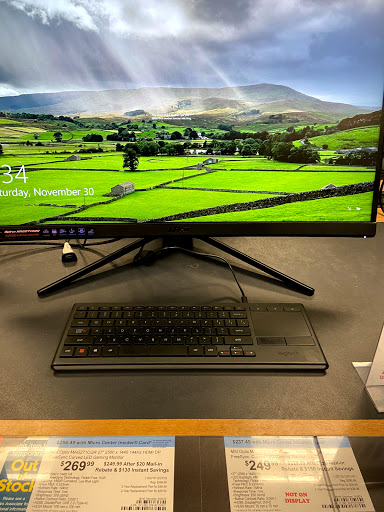 Computer Store «Micro Center», reviews and photos, 80 E Ogden Ave, Westmont, IL 60559, USA