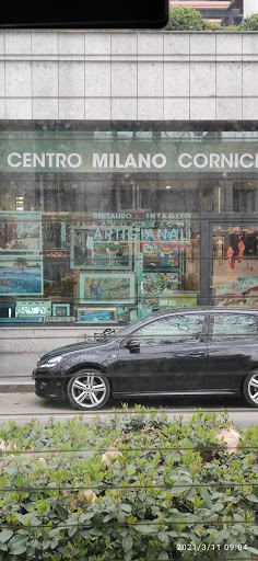 Frame shops in Milan