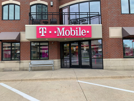 T-Mobile, 34400 Woodward Ave, Birmingham, MI 48009, USA, 