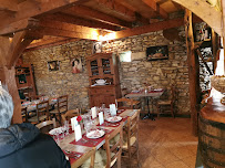Atmosphère du Restaurant de cuisine traditionnelle AUBERGE DE L'HIRONDELLE à Saint-Cirq - n°10