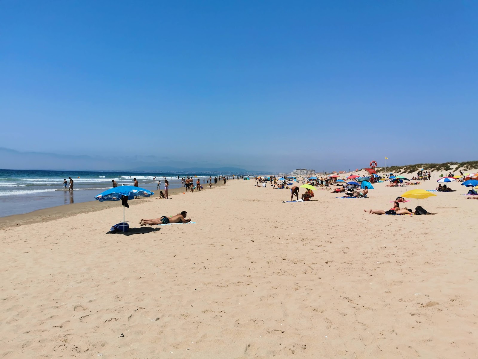 Praia Riviera的照片 带有碧绿色水表面