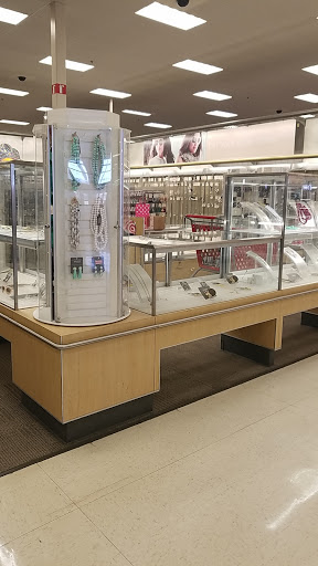Department Store «Target», reviews and photos, 7101 Tonnelle Ave, North Bergen, NJ 07047, USA