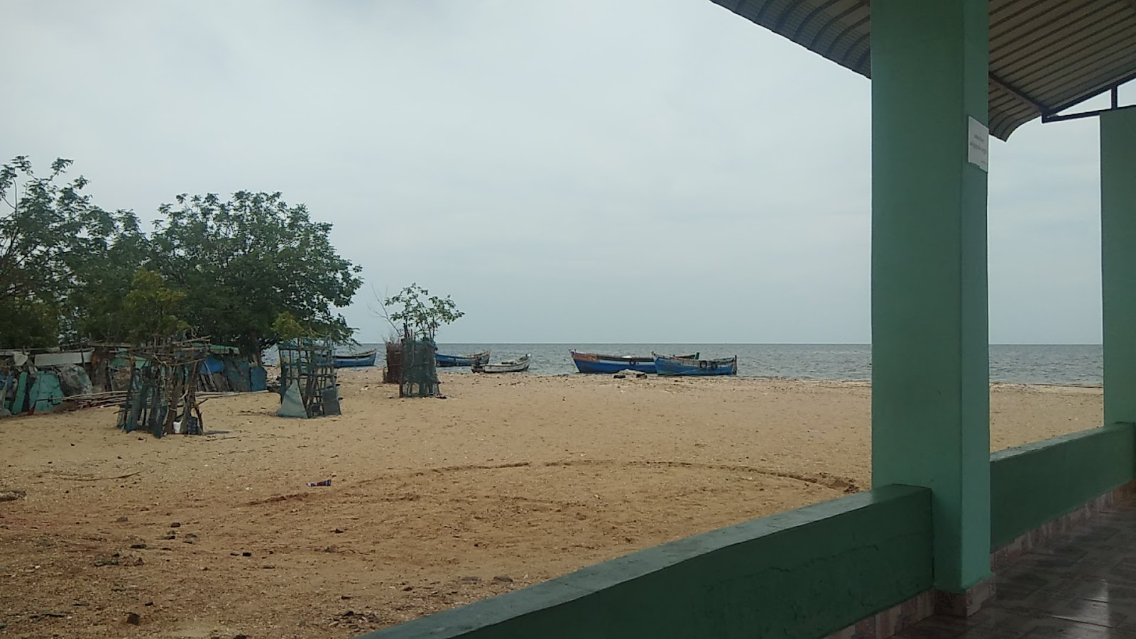 Foto de Tharuvai Kulam Beach - lugar popular entre os apreciadores de relaxamento