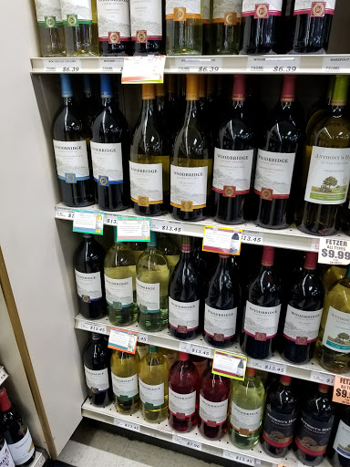 Liquor Store «Big Discount Liquor», reviews and photos, 3900 Cedar Grove Pkwy, Eagan, MN 55122, USA