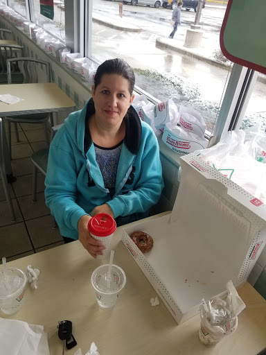 Bakery «Krispy Kreme Doughnuts», reviews and photos, 2900 S 108th St, Milwaukee, WI 53227, USA