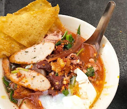 ร้านก๋วยเตี๋ยวหมูต้มยำโบราณทรงเครื่อง photo