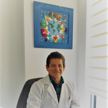 Dr. Sixto Xavier Santana Cabanilla, Pediatra