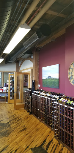 Winery «12 Corners Vineyards - Grand Haven Tasting Rooom», reviews and photos, 41 Washington Ave #144, Grand Haven, MI 49417, USA