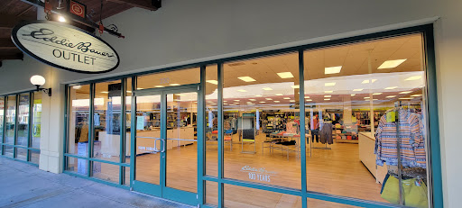 Clothing Store «Eddie Bauer Outlet», reviews and photos, 230 Outlet Village Blvd, Lebanon, TN 37090, USA
