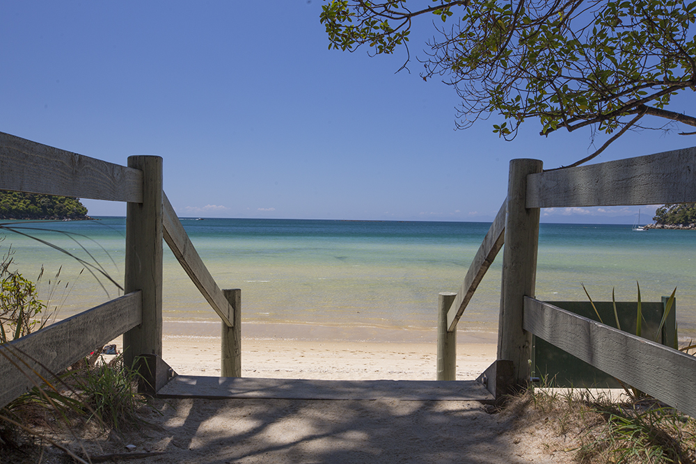 Foto de Bark Bay Beach ubicado en área natural