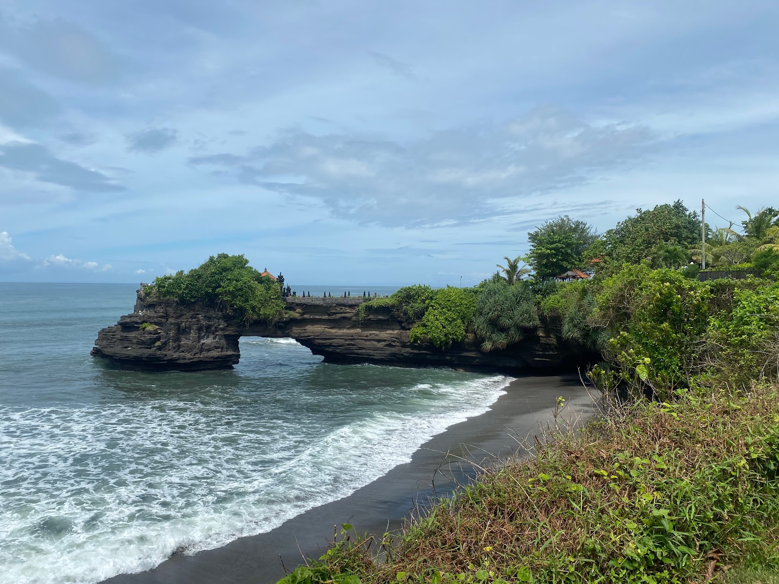 Fotografie cu Tanah Lot Beach cu nivelul de curățenie înalt