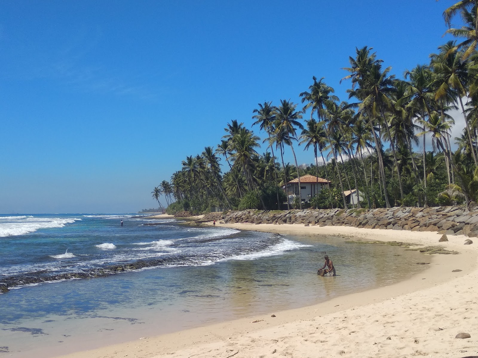 Photo de Madiha Beach avec plage spacieuse