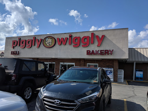 Grocery Store «Piggly Wiggly», reviews and photos, 18 Perry Morris Square, Milton, WV 25541, USA