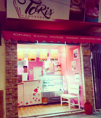 Toris Cupcakes & Cakes