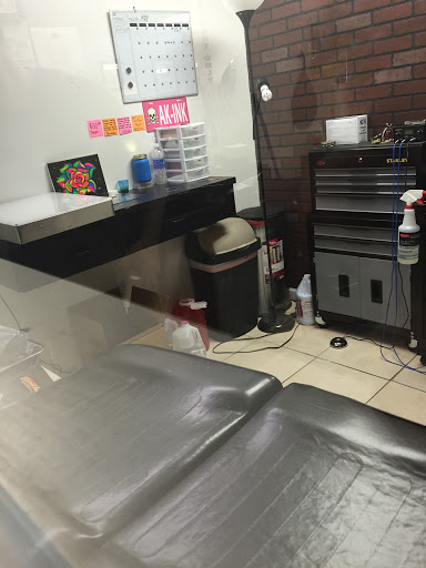 Barber Shop «Perfect Edge Barbershop & Tattoos», reviews and photos, 4015 S West Shore Blvd #4, Tampa, FL 33611, USA