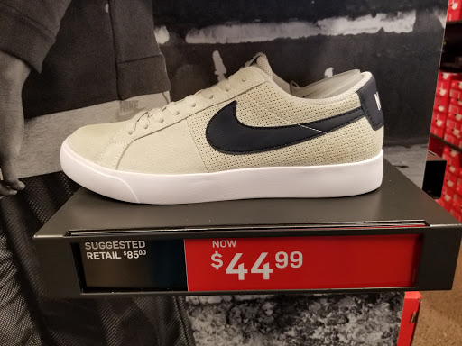 Sporting Goods Store «Nike Factory Store», reviews and photos, 1500 SE East Devils Lake Rd #105, Lincoln City, OR 97367, USA