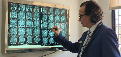 Dr. Sánchez Vides, Neurólogo Pediatra