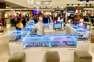 Reliance Jewels- Trends- Ambience Mall image