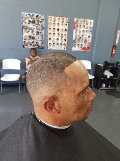 Barber Shop «Razor 1 Kutz Barbershop», reviews and photos, 7218 Montgomery Rd, Silverton, OH 45236, USA