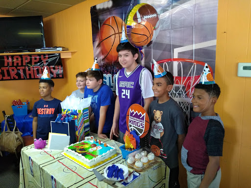 Pizza Restaurant «Round Table Pizza», reviews and photos, 398 Florin Rd, Sacramento, CA 95831, USA