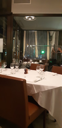 Atmosphère du Restaurant de fruits de mer Vin & Marée Voltaire Nation à Paris - n°2