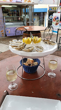 Plats et boissons du Restaurant de fruits de mer Huitrerie St Jean à Le Grau-du-Roi - n°5