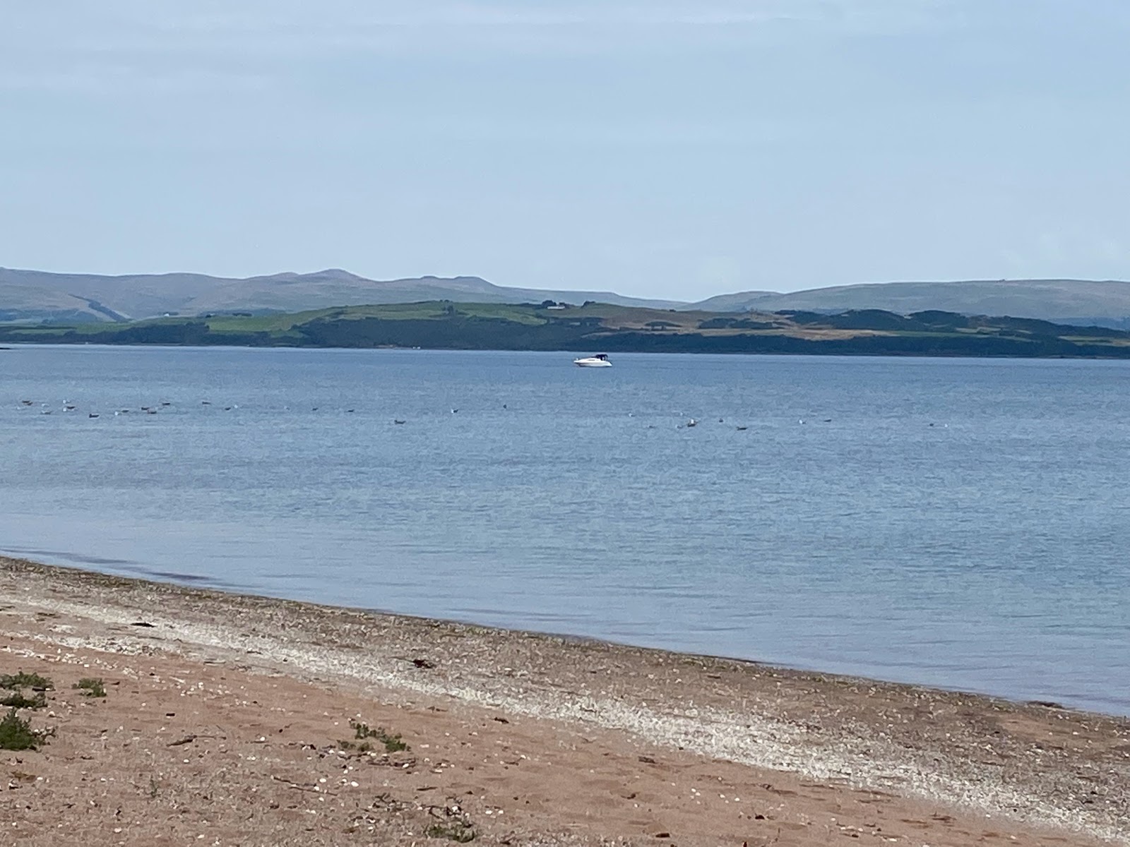 Kilchattan Bay Beach的照片 带有碧绿色纯水表面